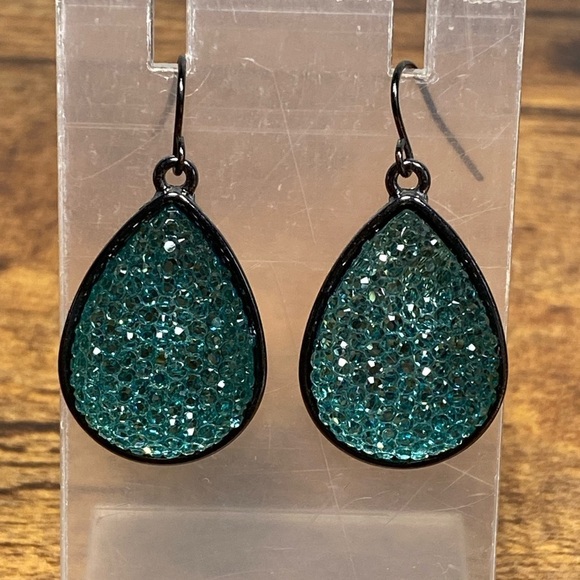 #12 Earrings - Picture 1 of 4